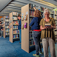 Große Auswahl an Büchern